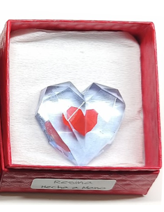 CORAZÓN DECORATIVO DE RESINA. INSPIRADO EN VIDEOJUEGOS. 4 CM. HECHO A MANO 2